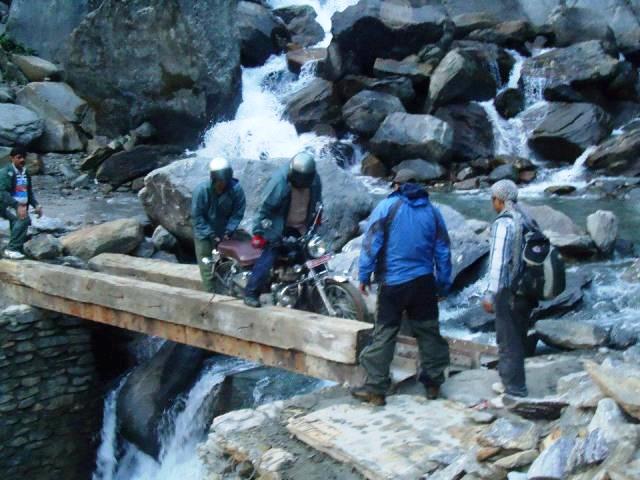 Risky sections, off-road adventure Mustang Himalayas ride