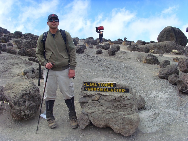Signpost marking the high point at 4,200m near Lava Tower.